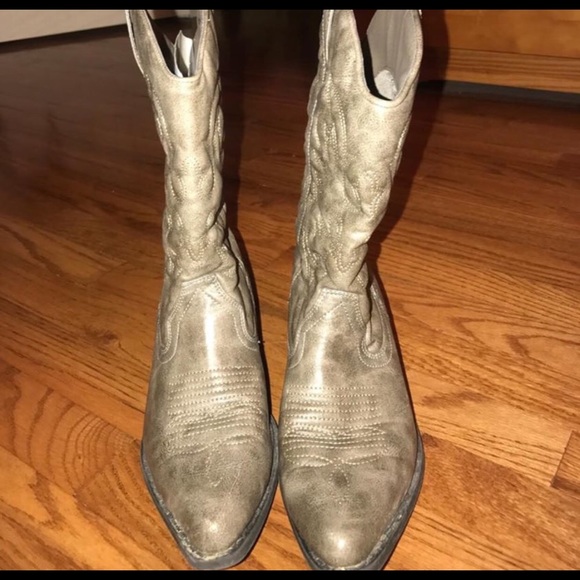 Western Style Grey Boots (8.5) - Picture 2 of 3